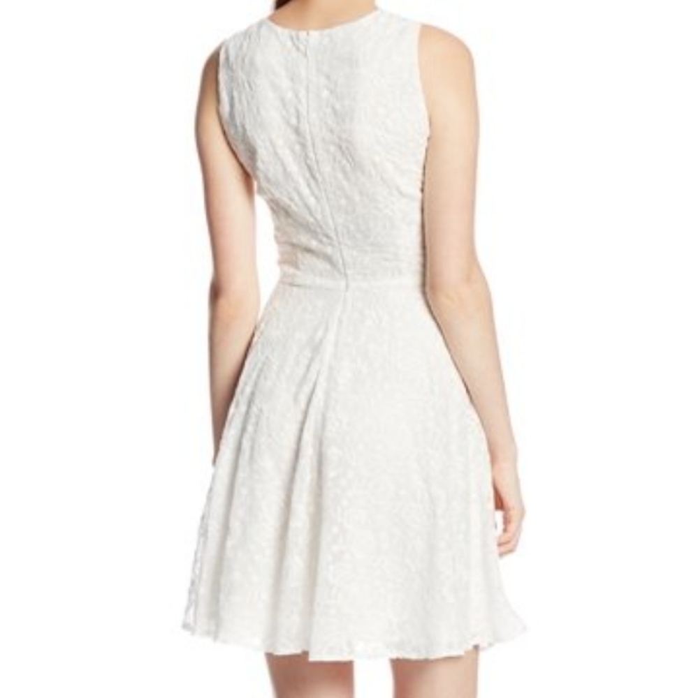 NEW White Dress Flirty Fit Flowy Crepe Overlay Sleeveless Skater BB Dakota sz 8 - Picture 4 of 11